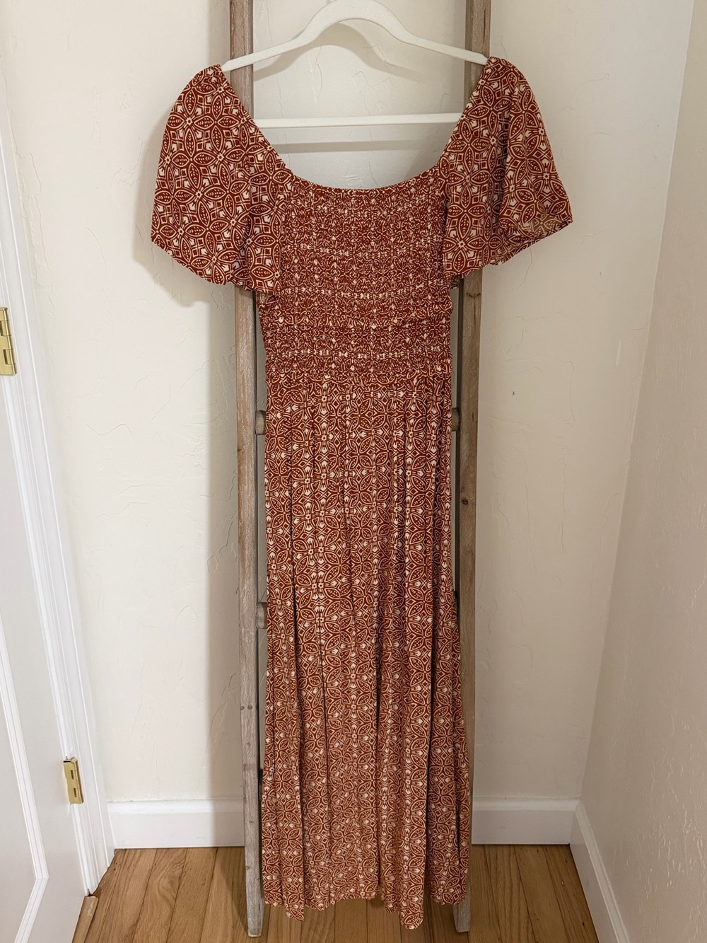 NWT BILA 77 Rust Geometric Print Smocked Lace-Up Back Maxi Dress – Size S